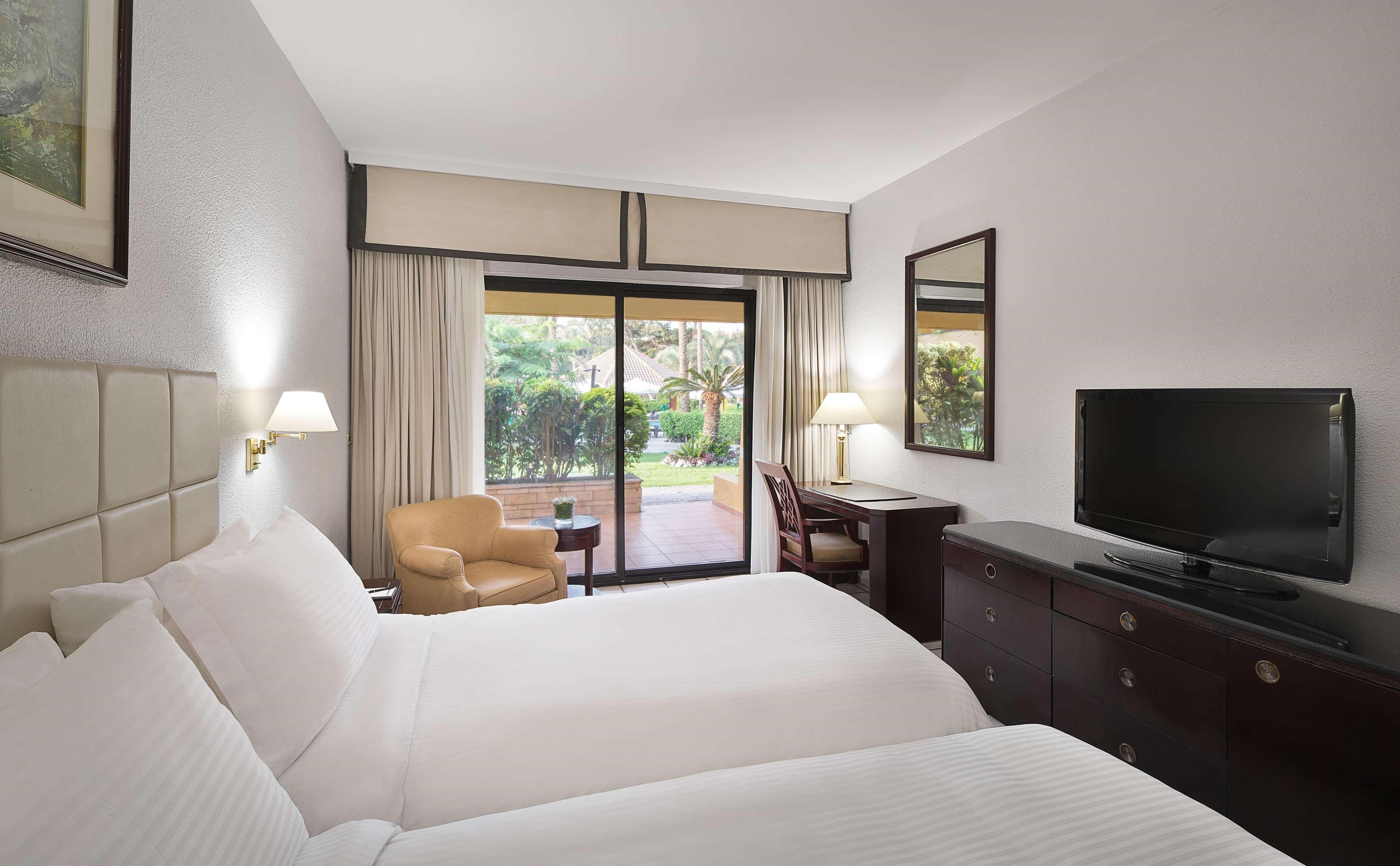 Hilton Cairo Heliopolis Hotel Ngoại thất bức ảnh A room at the Hilton Garden Inn