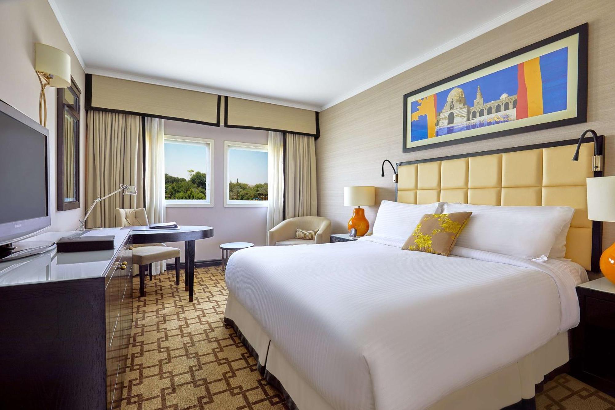 Hilton Cairo Heliopolis Hotel Ngoại thất bức ảnh A guest room at the Taj Mahal Palace