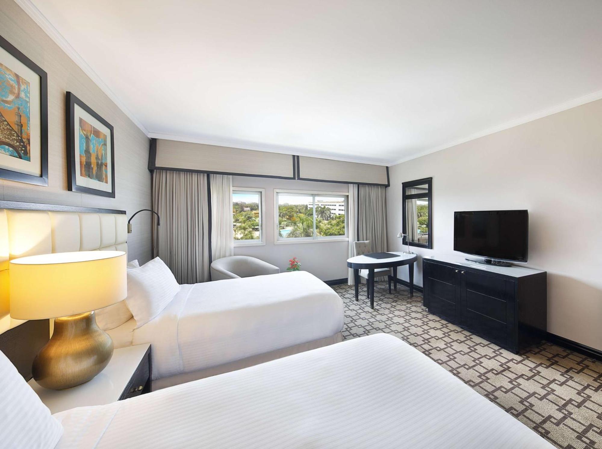 Hilton Cairo Heliopolis Hotel Ngoại thất bức ảnh A room at the Hilton London Paddington