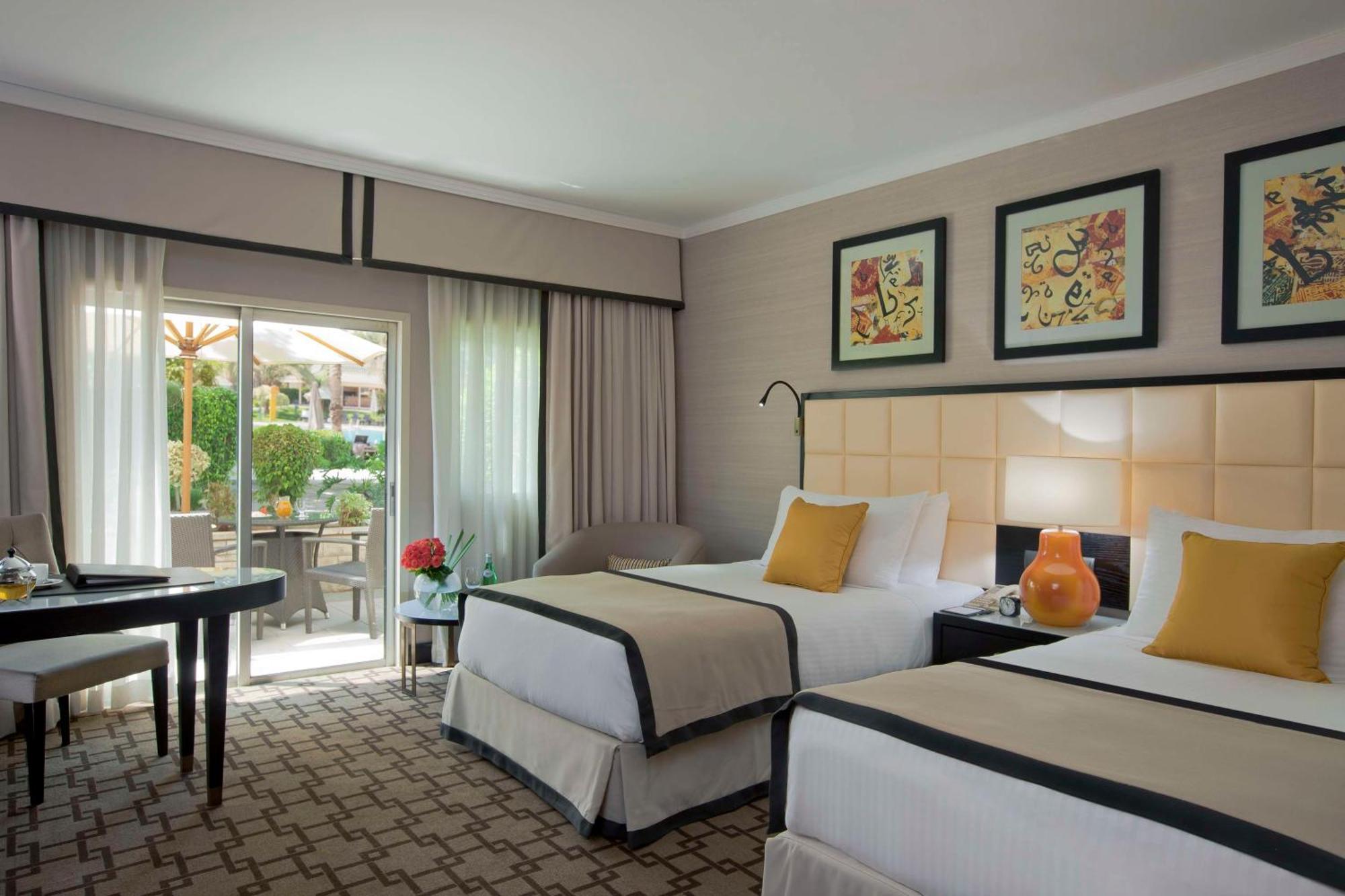 Hilton Cairo Heliopolis Hotel Ngoại thất bức ảnh A guest room at the Four Seasons Hotel