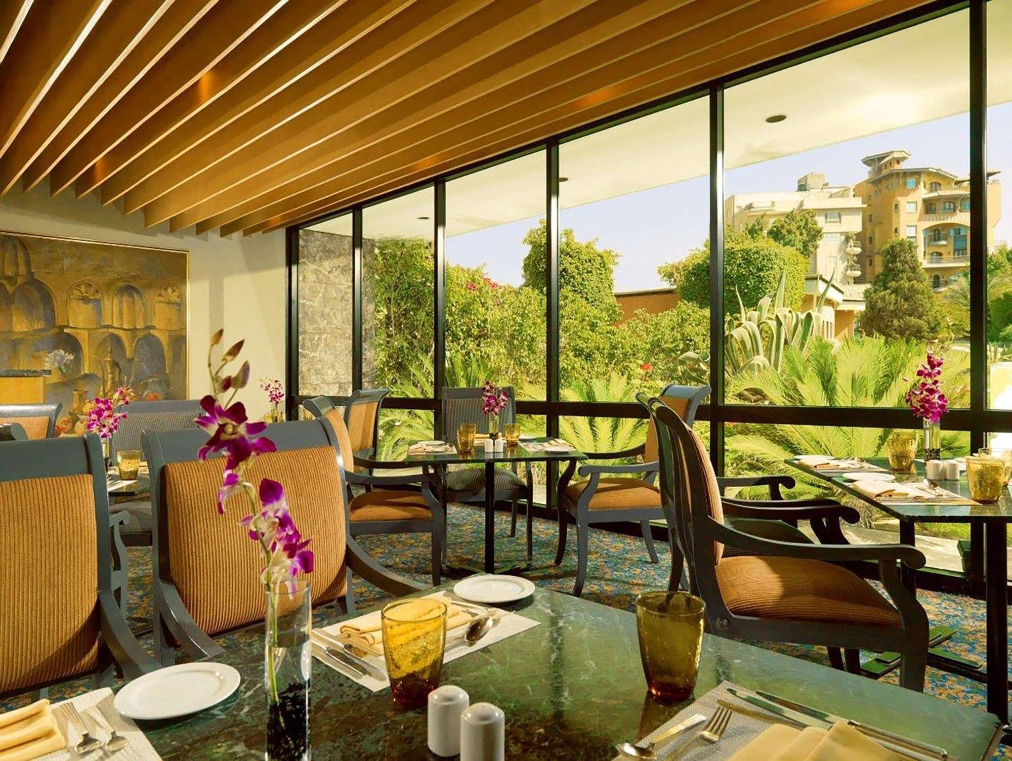 Hilton Cairo Heliopolis Hotel Ngoại thất bức ảnh The restaurant