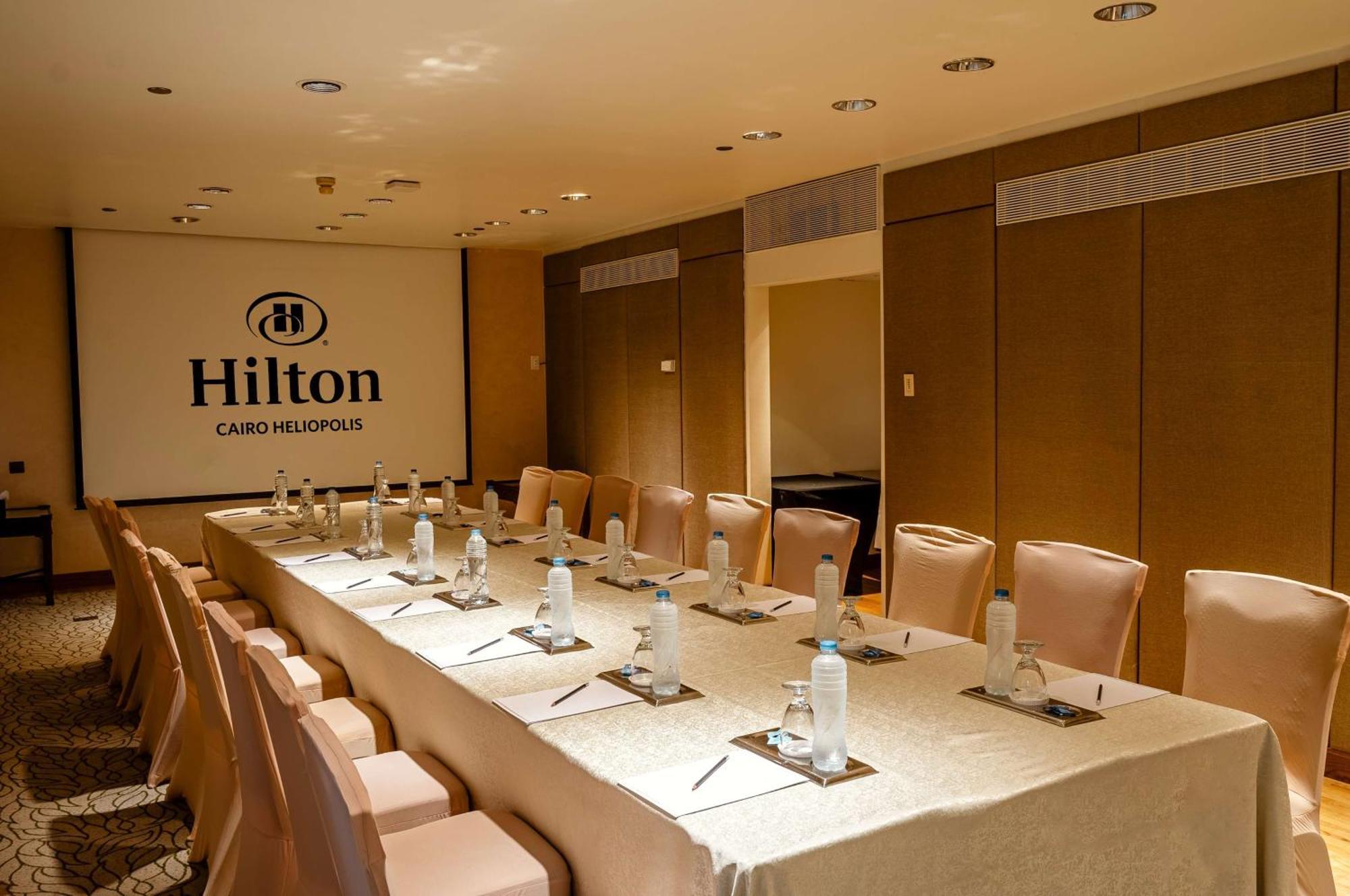 Hilton Cairo Heliopolis Hotel Ngoại thất bức ảnh A boardroom at Hilton Cairo