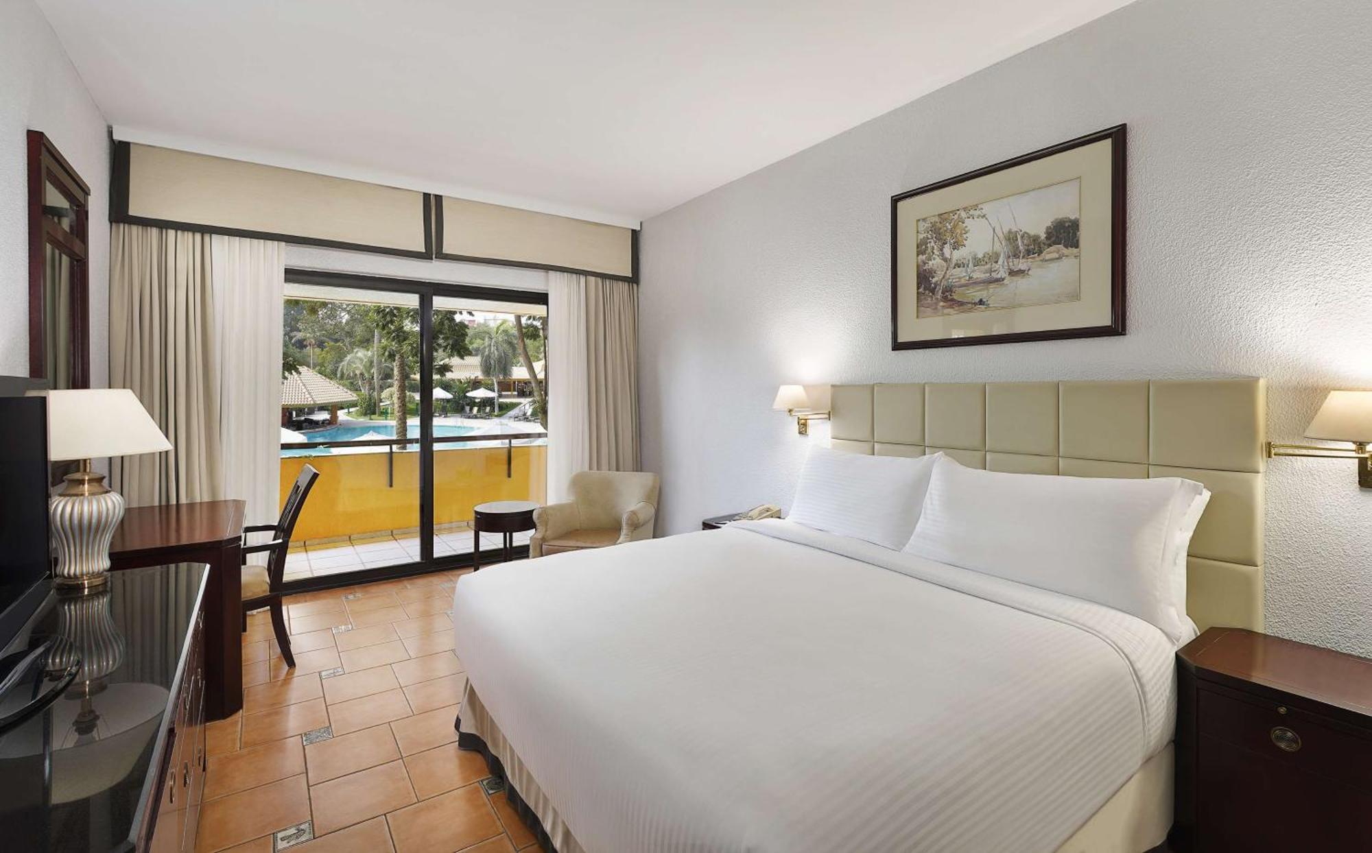 Hilton Cairo Heliopolis Hotel Ngoại thất bức ảnh A room at the hotel