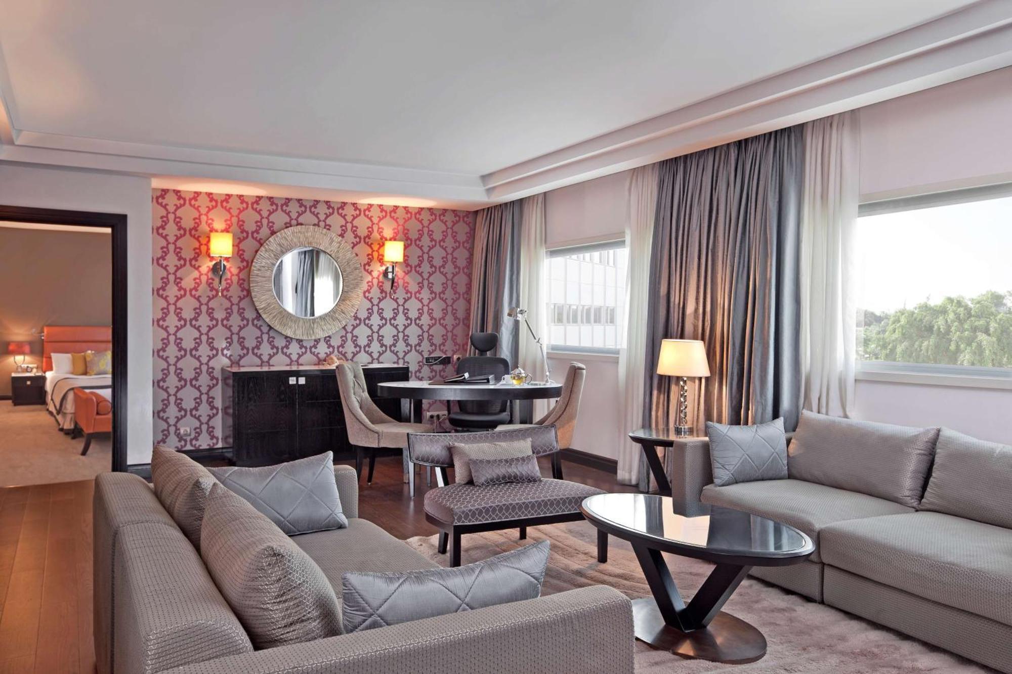Hilton Cairo Heliopolis Hotel Ngoại thất bức ảnh Suite at the hotel